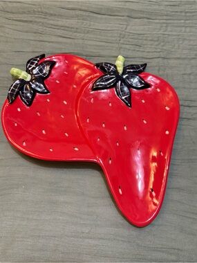 MSC Mainstreet Collection- Strawberry Serving Dish